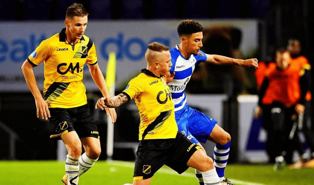 留意红色小 留意红色小